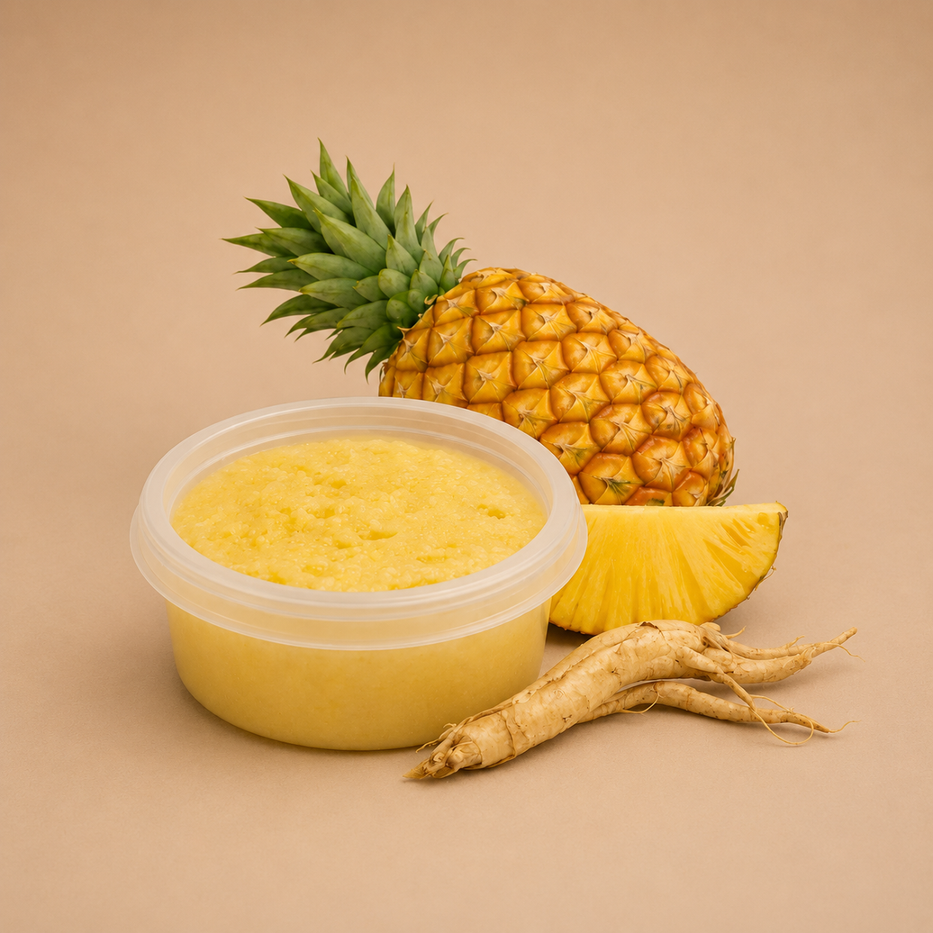 Glace pour chien Woof'Eat saveur ananas et ginseng, en coupe avec morceaux de fruits, rafraîchissante et naturelle.